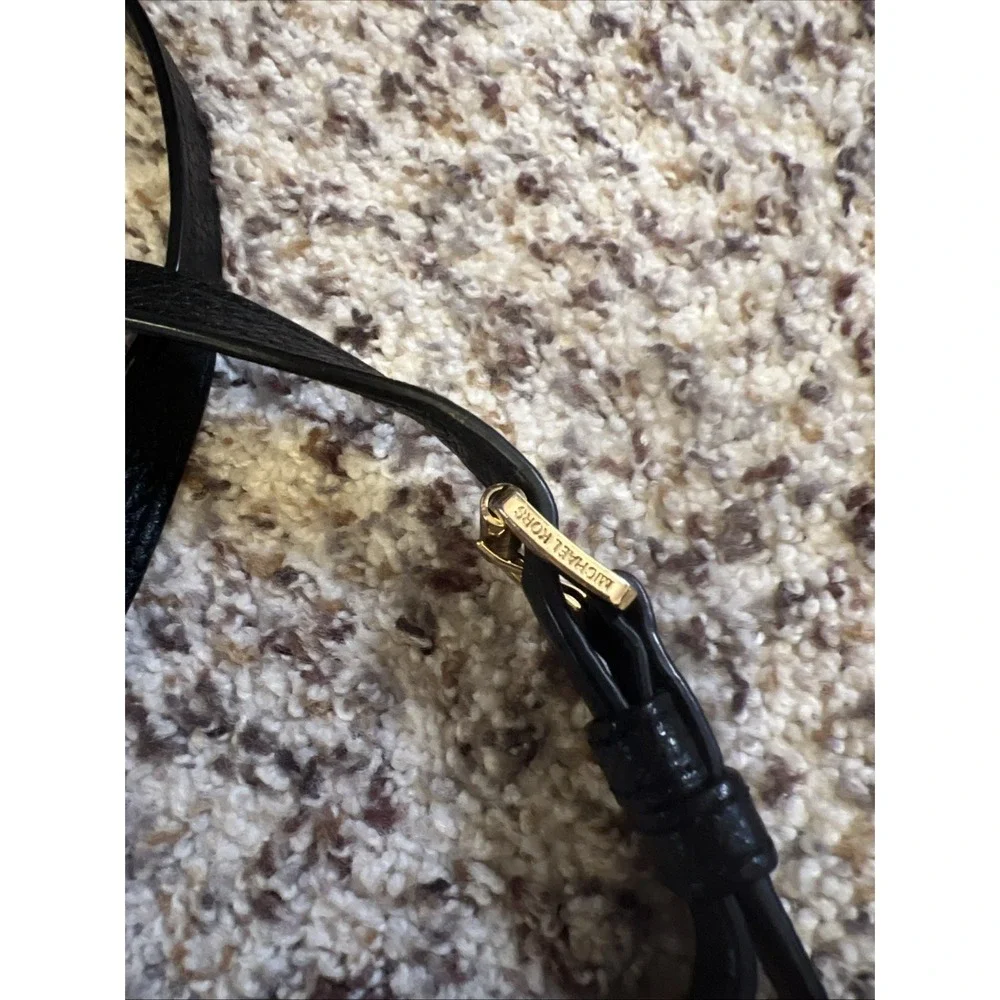 MICHAEL KORS Medium Pebbled Leather Black Bag‎ Crossbody No Scraches Or Damages